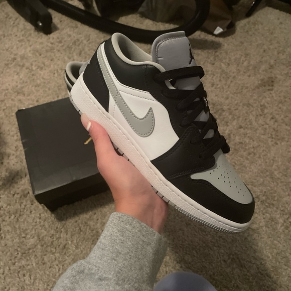 Air Jordan 1 Low GS Smoke Grey - Picture 2 of 8